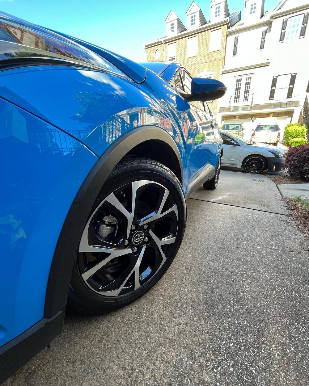 Detailed wheel and paint shine on a blue vehicle in Atlanta, GA